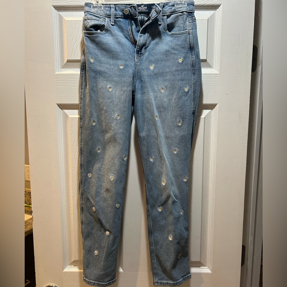 Hollister Ultra High Rise Mom Jean size 25